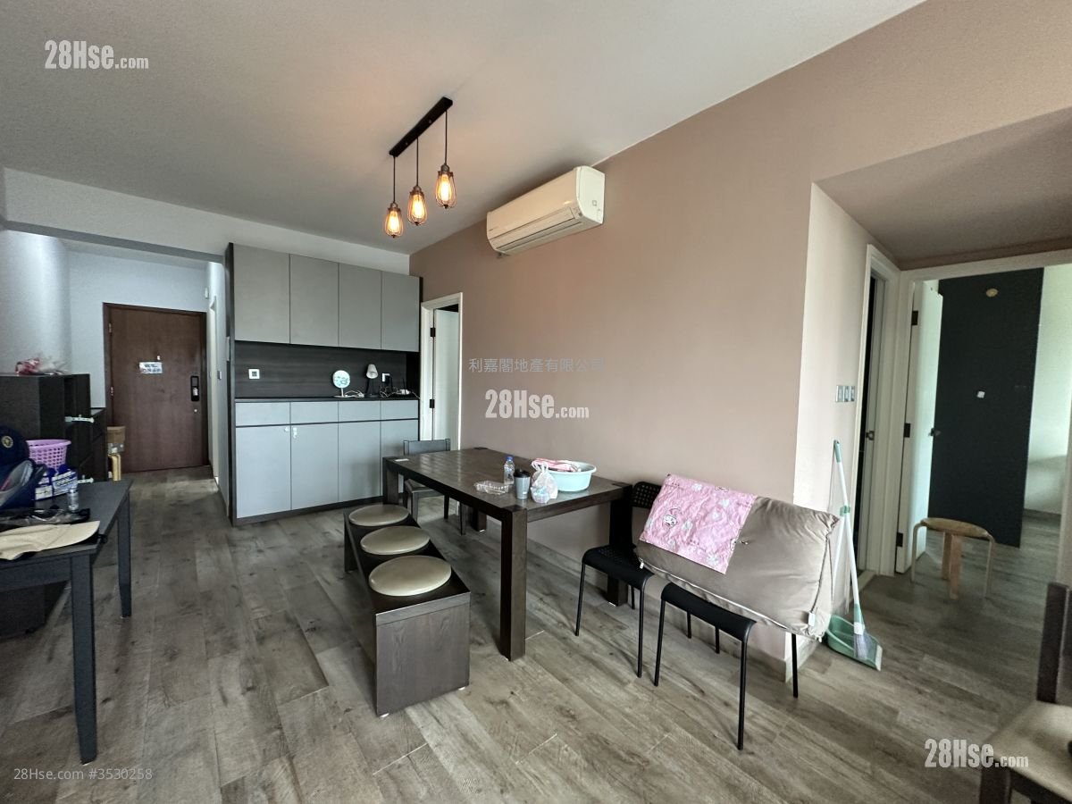 South Hillcrest Sell 3 Bedrooms , 2 Bathrooms 733 ft²