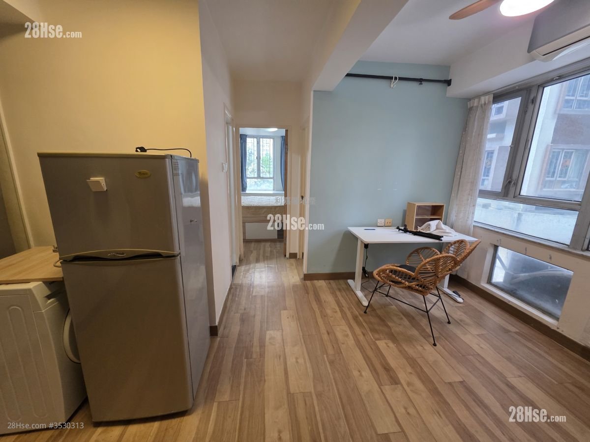 Tak Bo Garden Sell 2 Bedrooms 381 ft²