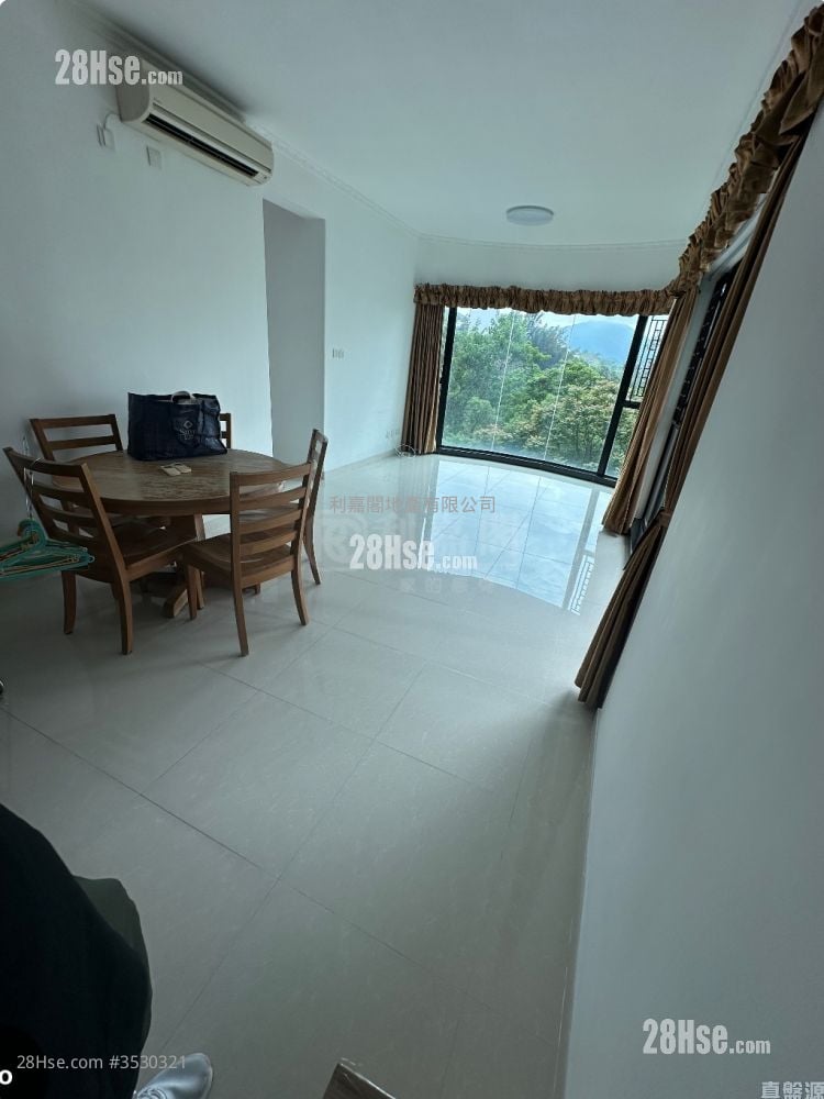 Royal Knoll Rental 4 Bedrooms , 3 Bathrooms 946 ft²