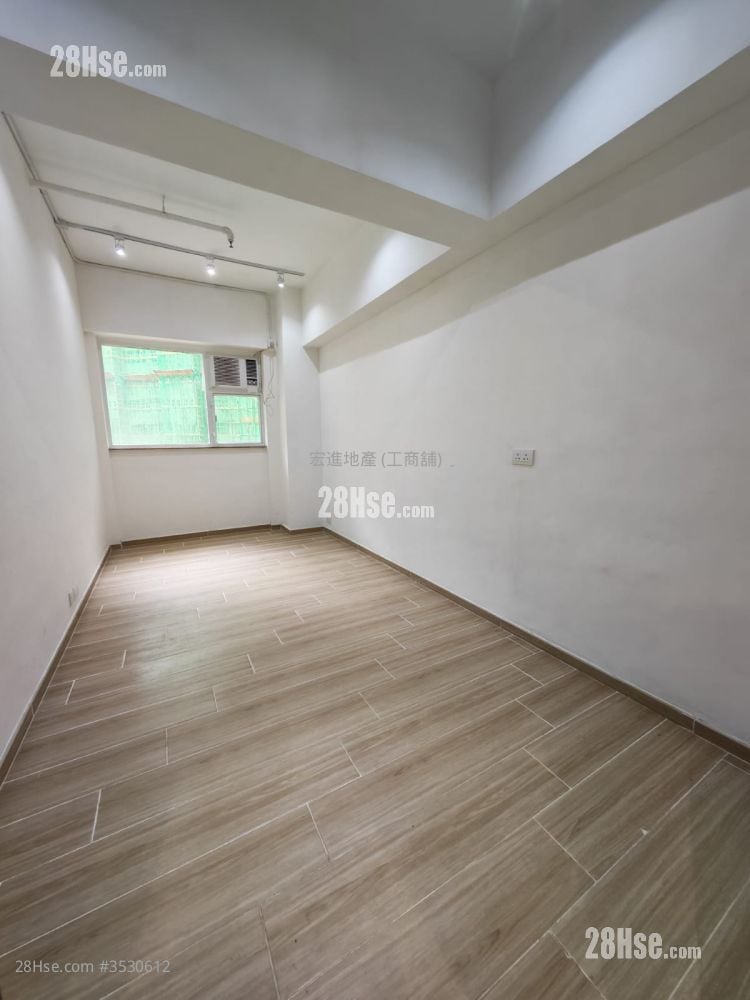 Mai Luen Industrial Building Rental 145 ft²