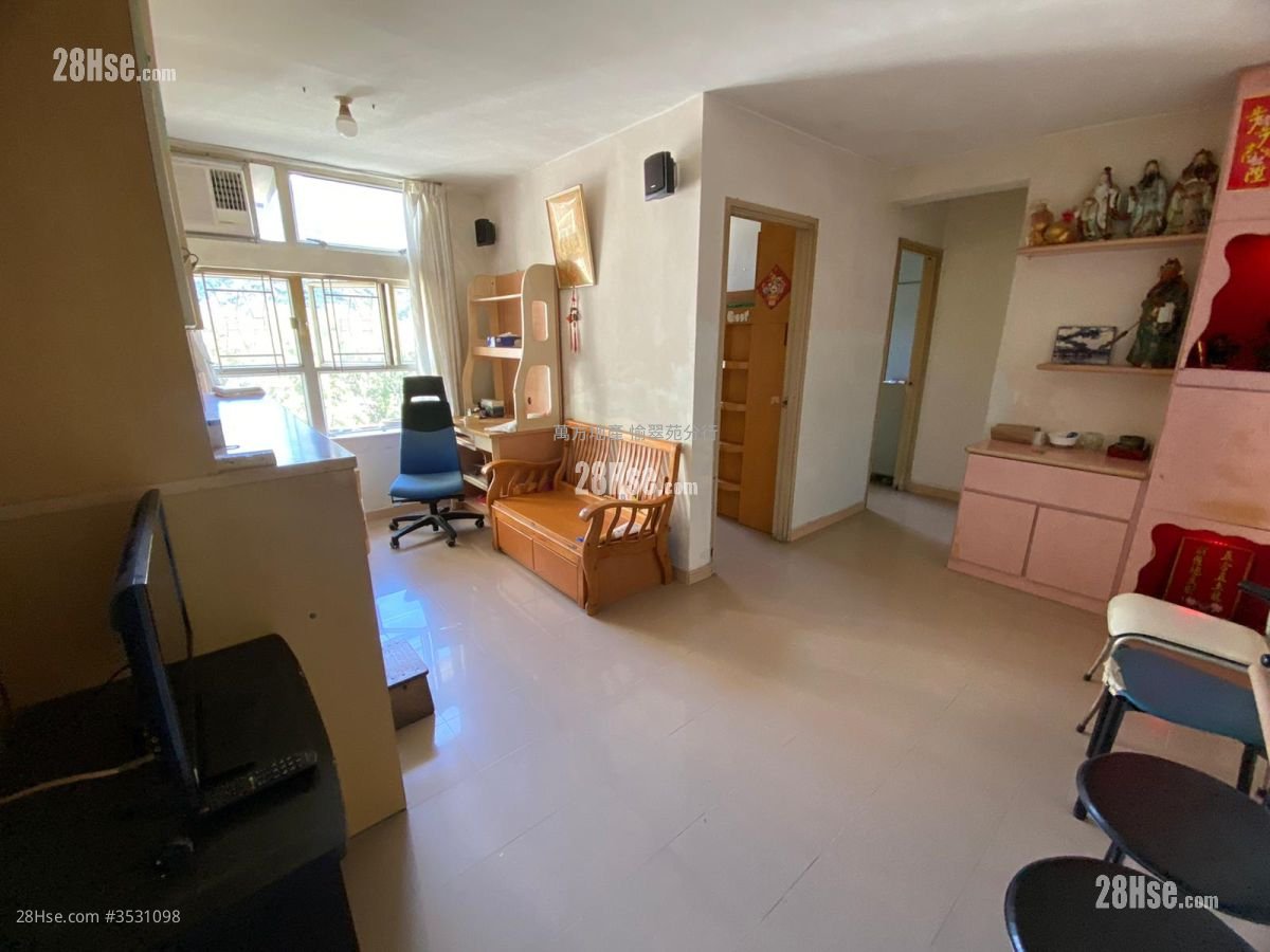 Mei Chung Court Sell 3 Bedrooms , 1 Bathroom 554 ft²