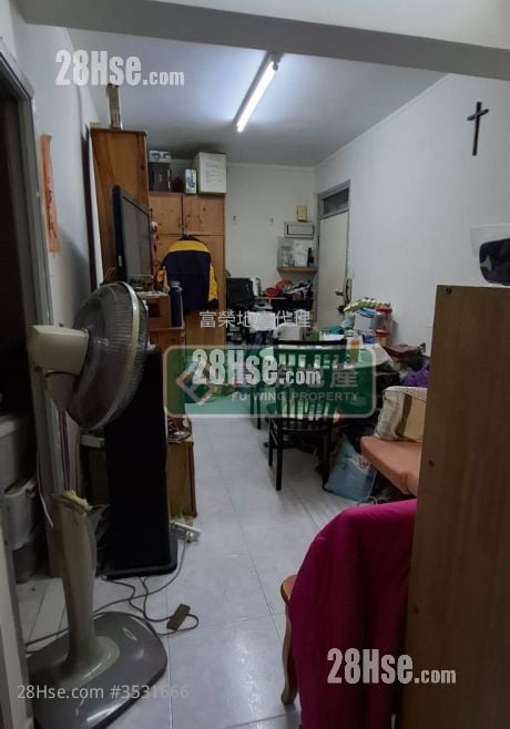 Tung Fat Building Sell 3 Bedrooms , 1 Bathroom 474 ft²