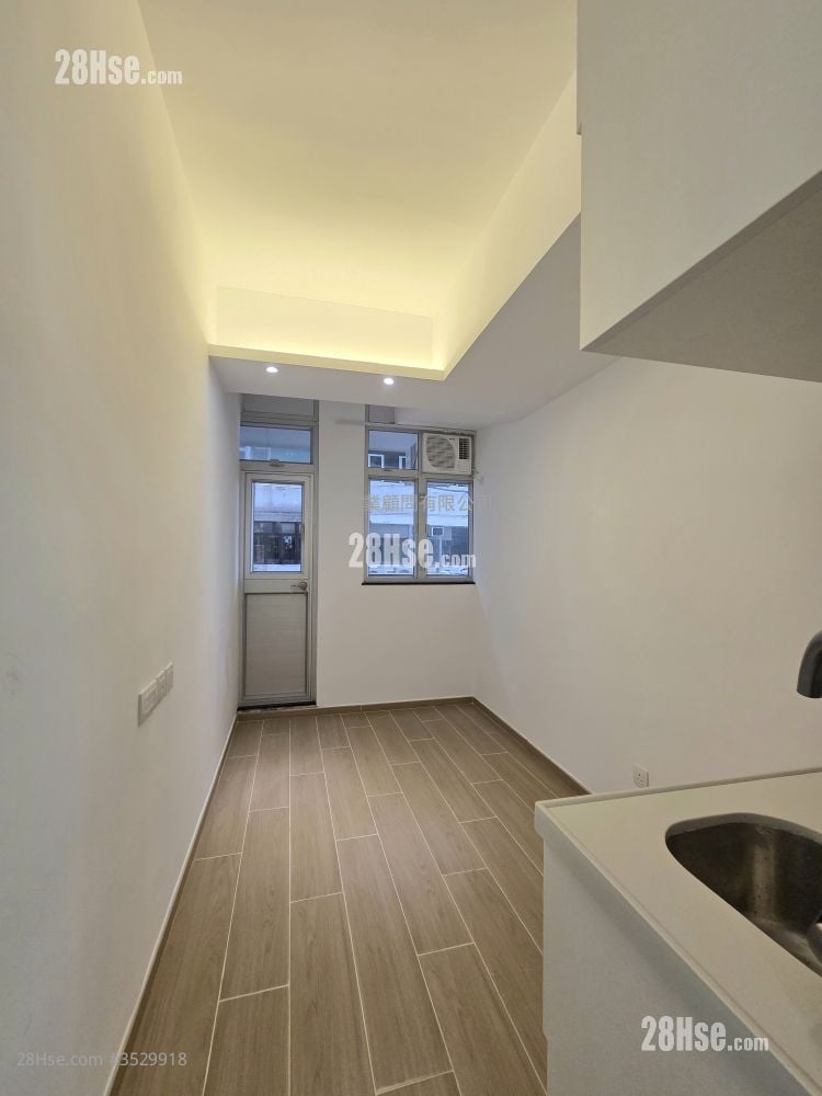 Hoi Deen Court Rental Studio , 1 Bathroom 160 ft²