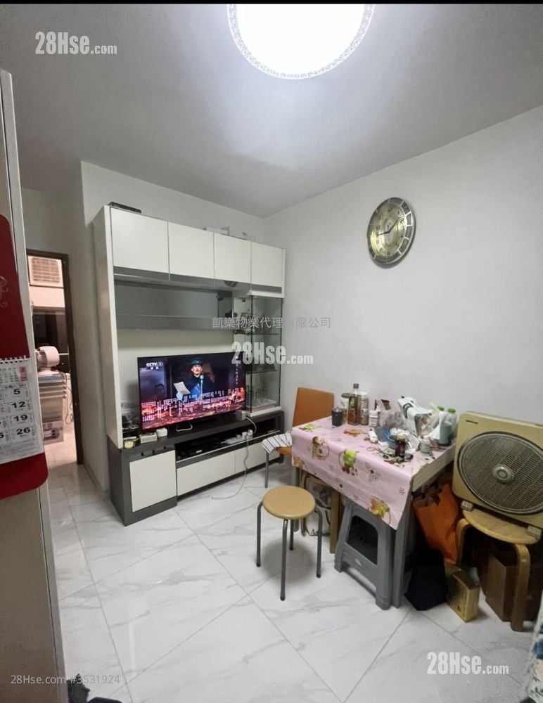 Lai Tsui Court Sell 2 Bedrooms 388 ft²