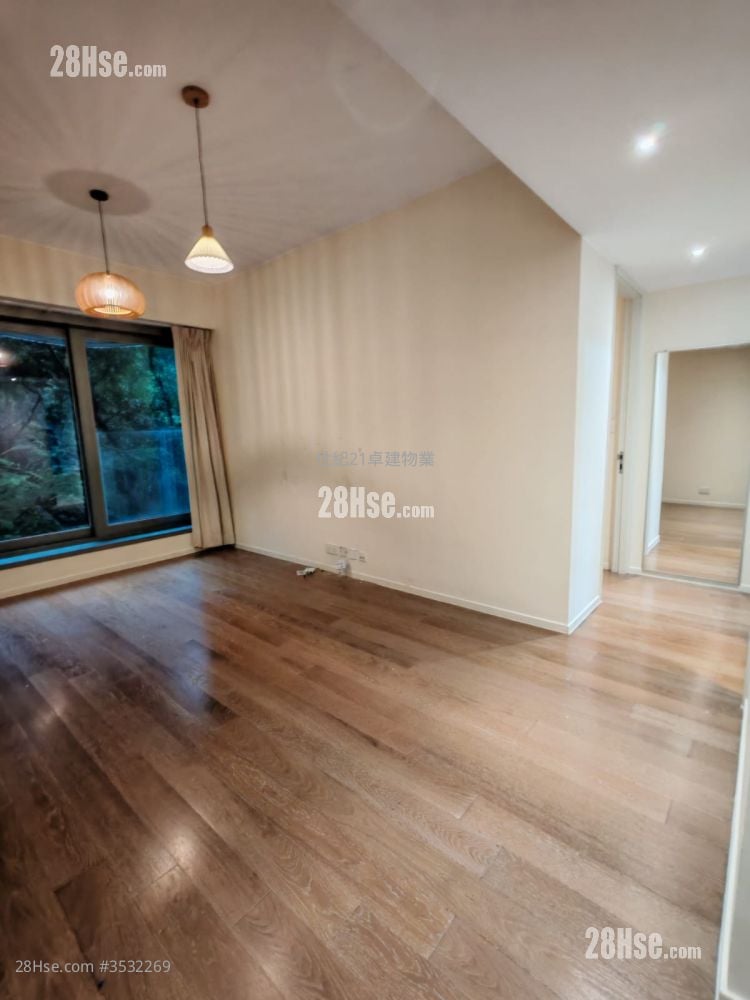 Homantin Hillside Rental 2 Bedrooms , 2 Bathrooms 569 ft²