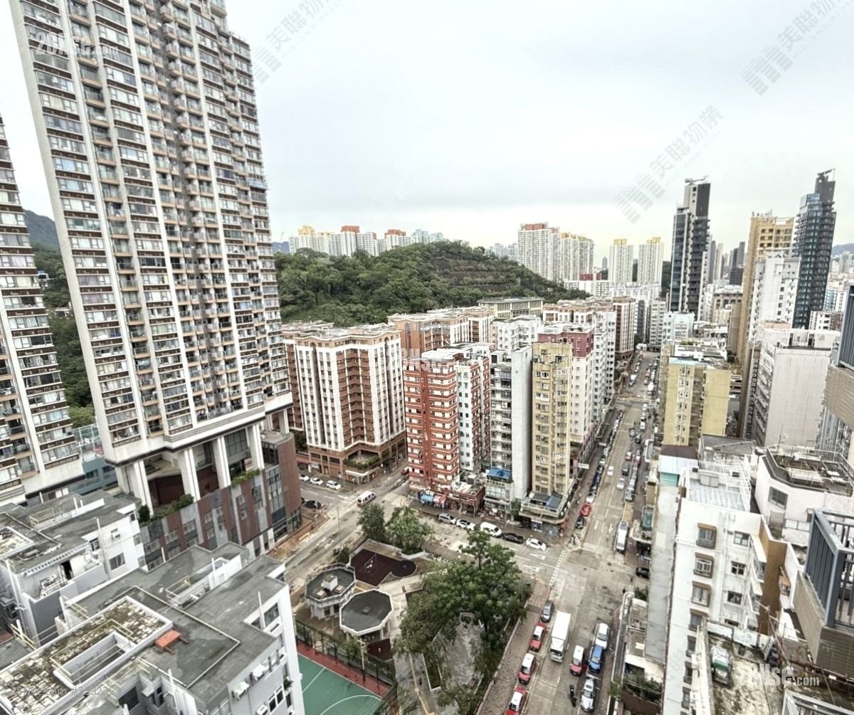 The Ascent Sell 277 ft²