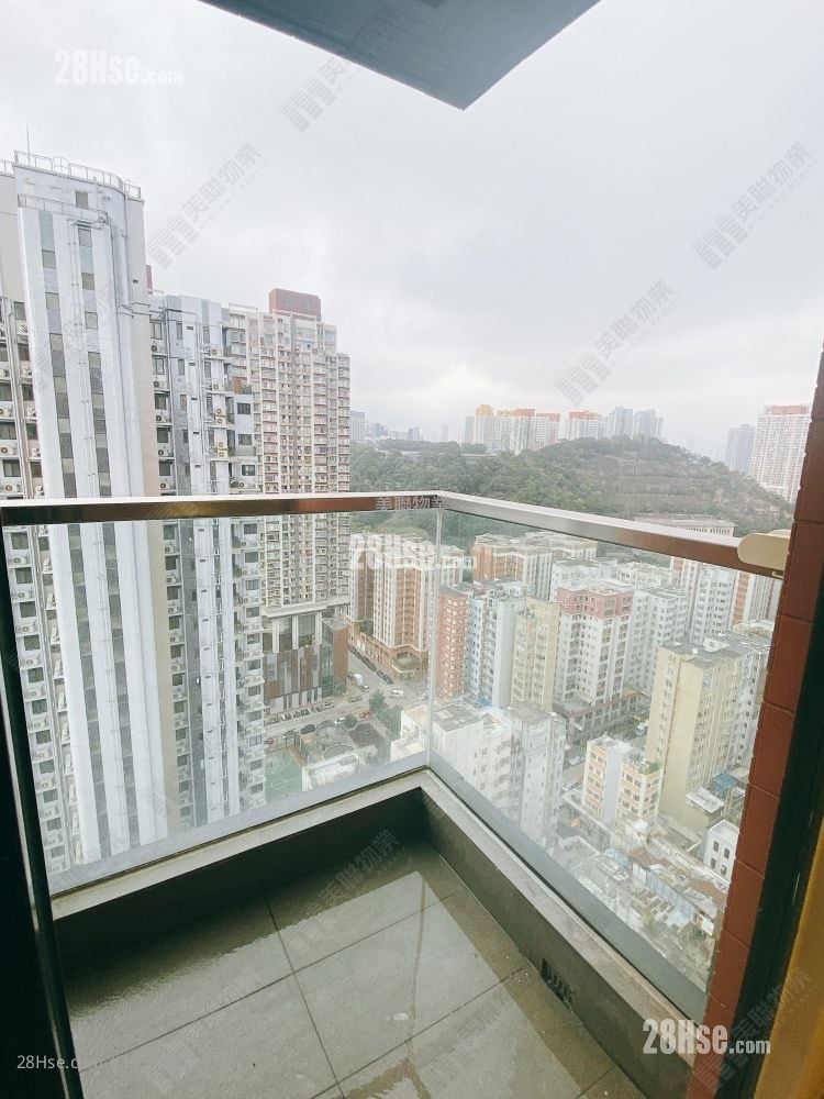 Giovane Sell 2 Bedrooms 341 ft²