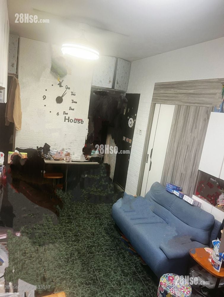 Hau Tak Building Sell 3 Bedrooms , 1 Bathroom 417 ft²