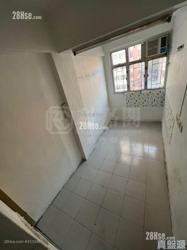 Fuk Chiu House Sell 4 Bedrooms 406 ft²