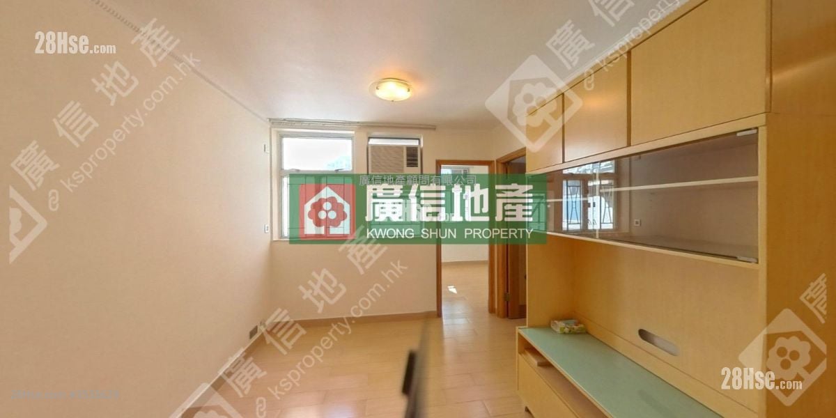 Charming Garden Rental 2 Bedrooms , 1 Bathroom 431 ft²