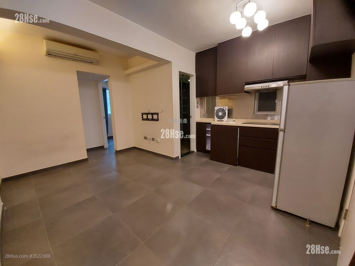 On Hing Mansion Sell 2 Bedrooms , 1 Bathroom 374 ft²