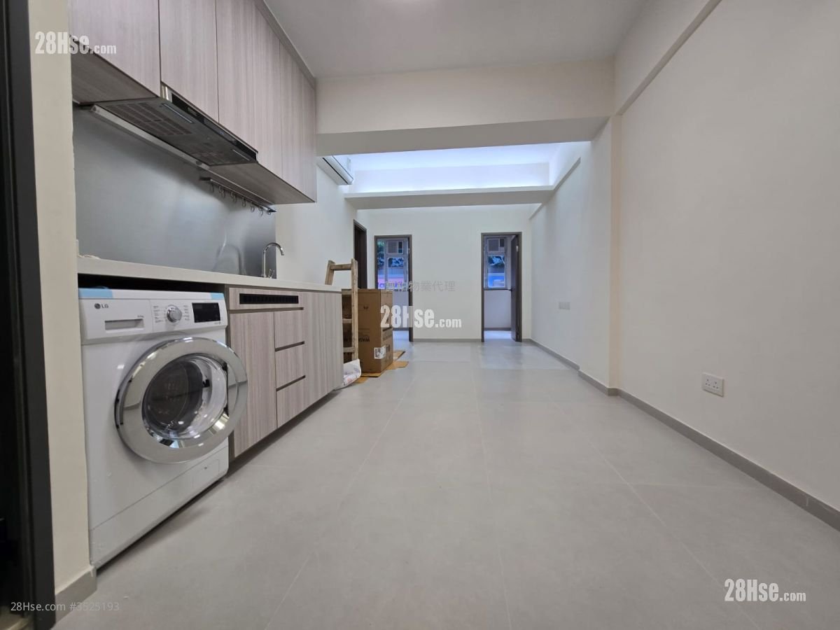 Tung Hing Mansion Rental 3 Bedrooms , 1 Bathroom 490 ft²