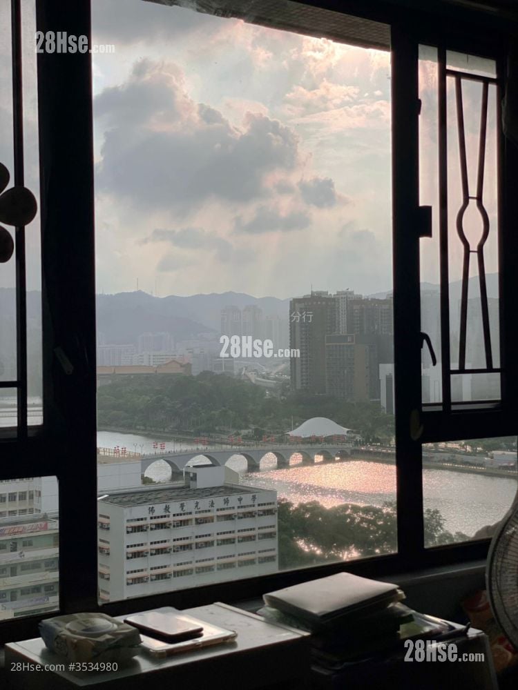 Lai Shing Garden Sell 2 Bedrooms , 1 Bathroom 382 ft²