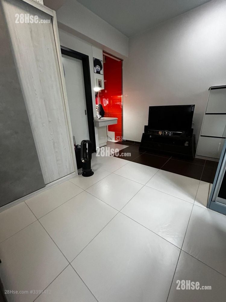 Eastman Court Sell Studio , 1 Bathroom 309 ft²