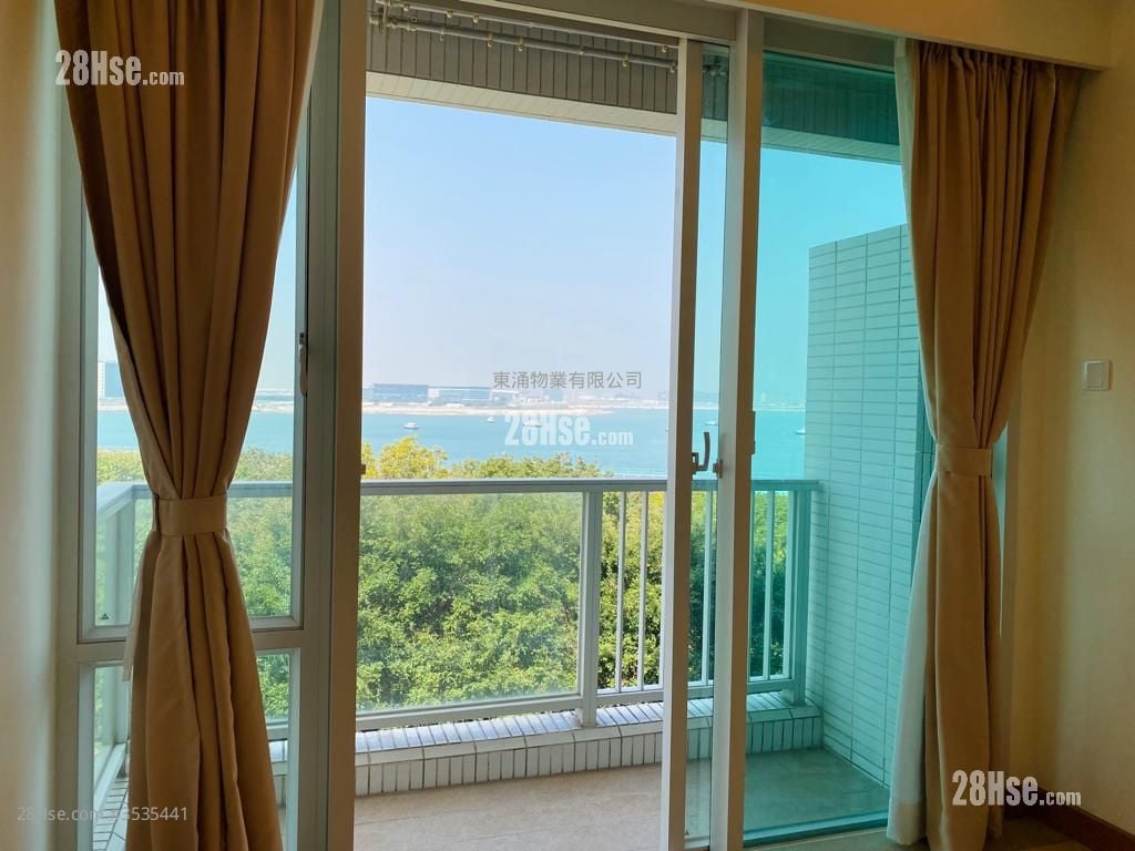 Le Bleu Deux Coastal Skyline Rental 2 Bedrooms , 1 Bathroom 563 ft²