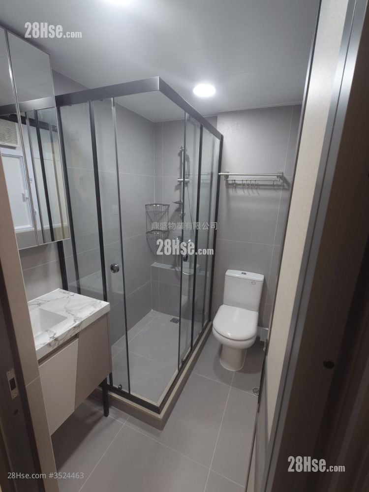 Tung Hing Mansion Rental 3 Bedrooms , 1 Bathroom 490 ft²