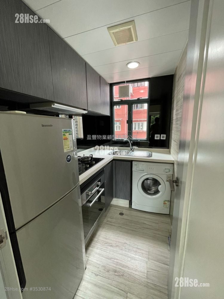 Brilliant Court Rental 2 Bedrooms , 1 Bathroom 405 ft²