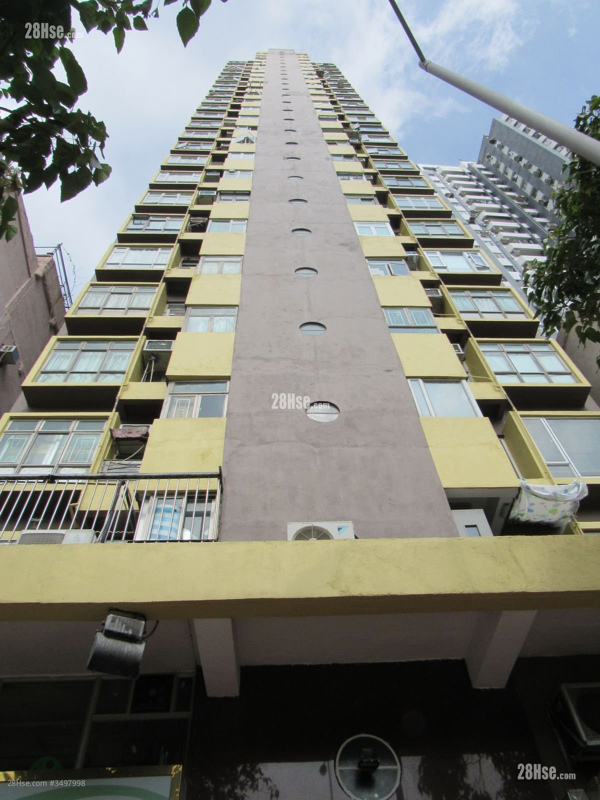 Ngan Fung Building Sell 2 Bedrooms 382 ft²