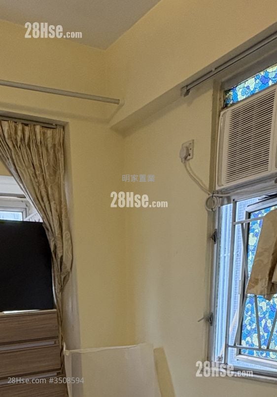 Hung Hay Building Rental 2 Bedrooms , 1 Bathroom 305 ft²