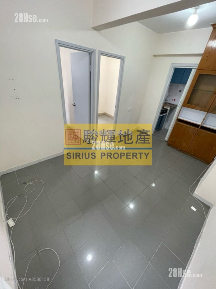Tak Hay Building Sell 2 Bedrooms , 1 Bathroom 292 ft²