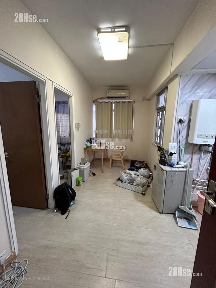Tak Hay Building Rental 2 Bedrooms , 1 Bathroom 292 ft²