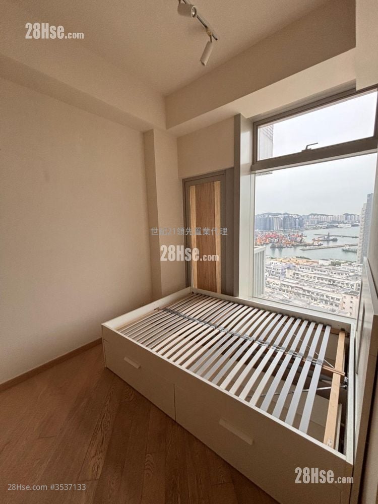 City Hub Rental 1 Bedroom 328 ft²
