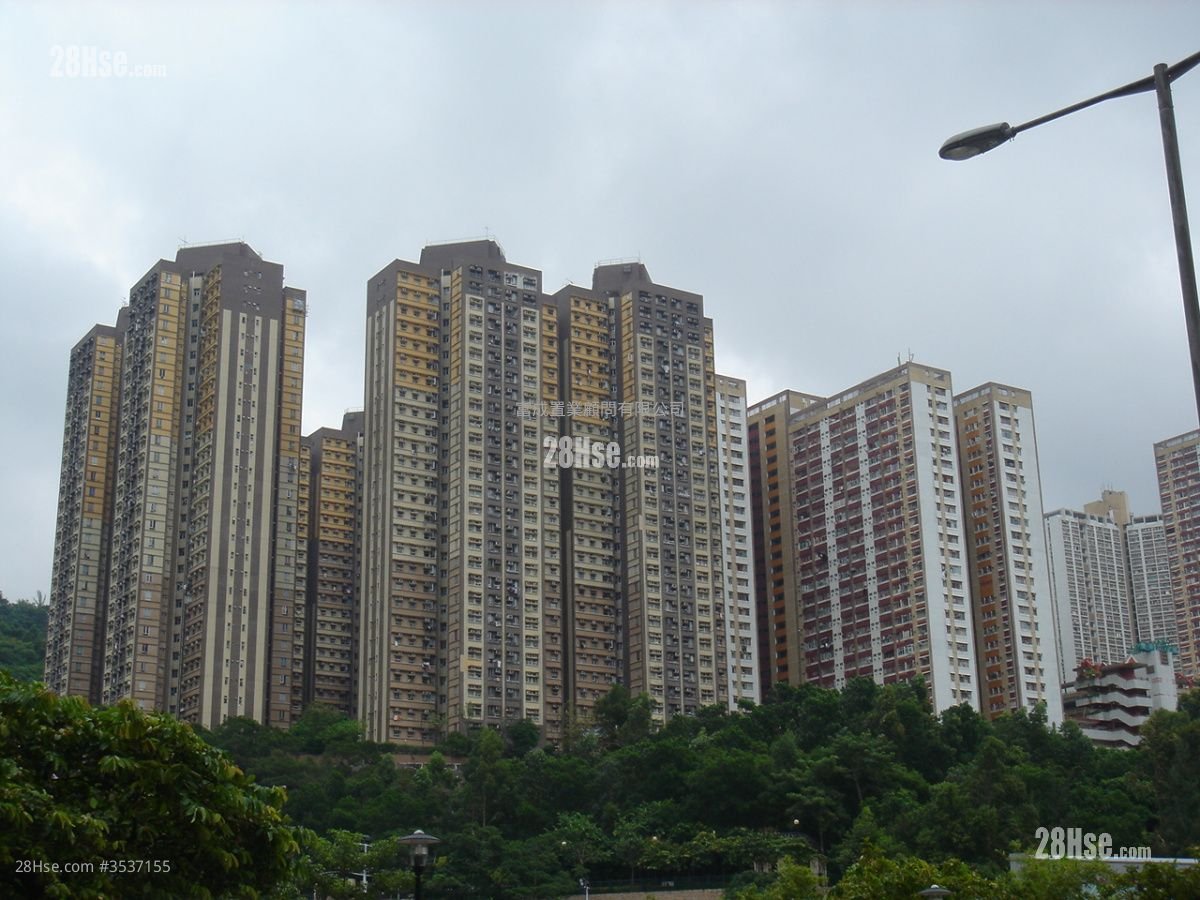 Lok Nga Court Sell 2 Bedrooms , 1 Bathroom 467 ft²