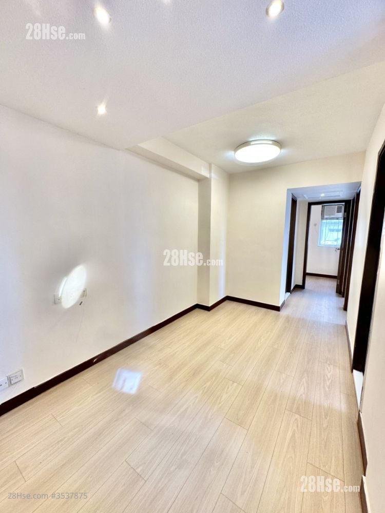 Wah Fai Court Rental 3 Bedrooms , 1 Bathroom 401 ft²