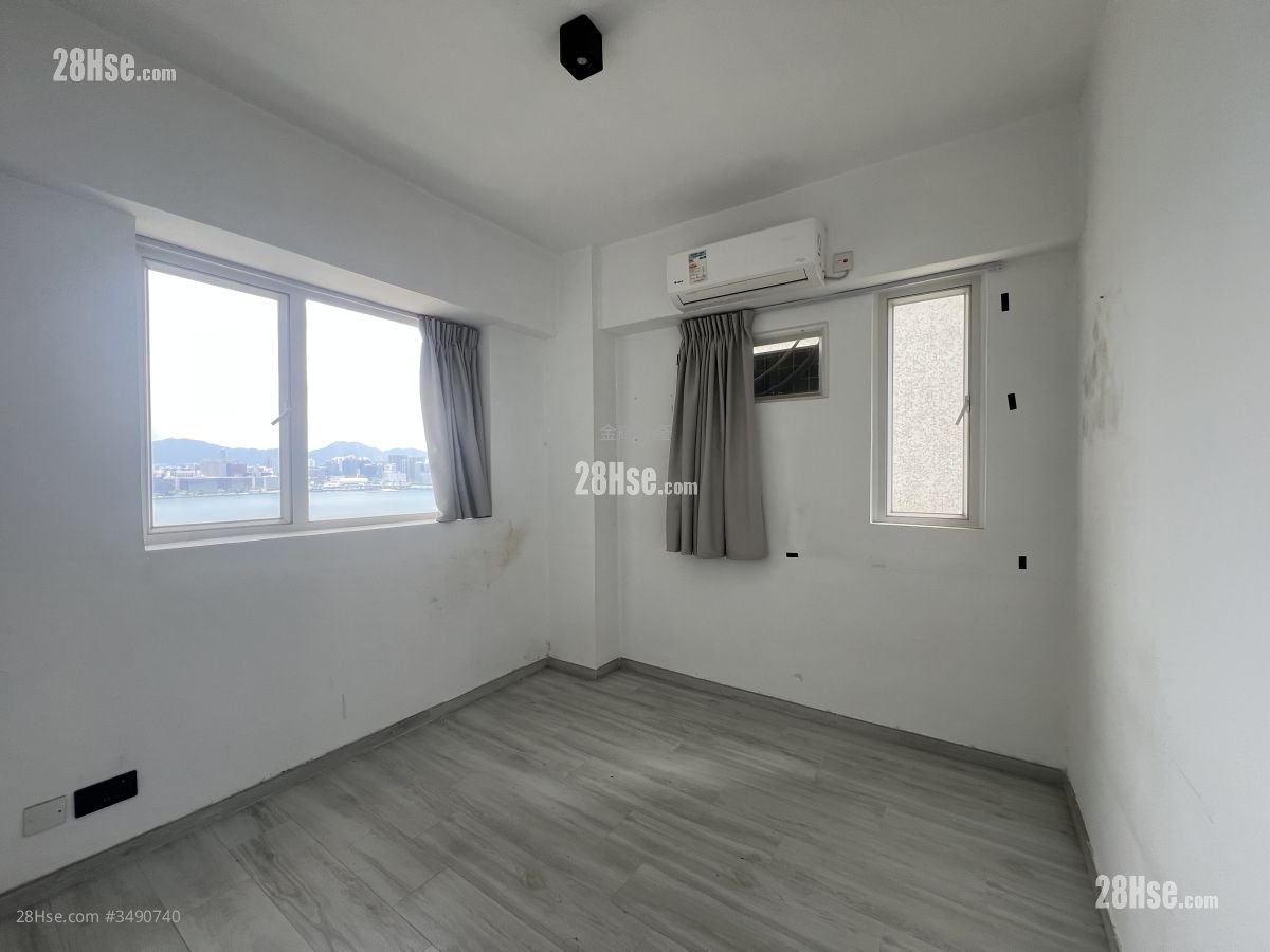 Hyde Centre Rental 2 Bedrooms , 1 Bathroom 450 ft²