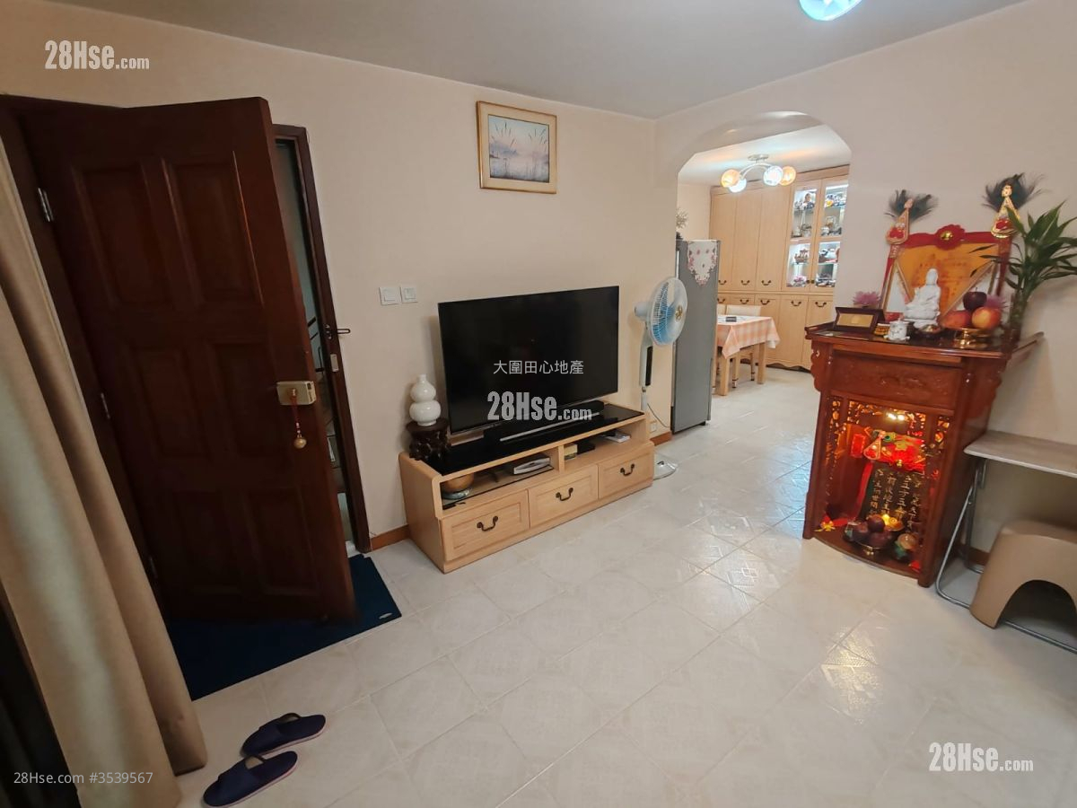 Tin Sam Tsuen Sell 3 Bedrooms , 1 Bathroom 700 ft²