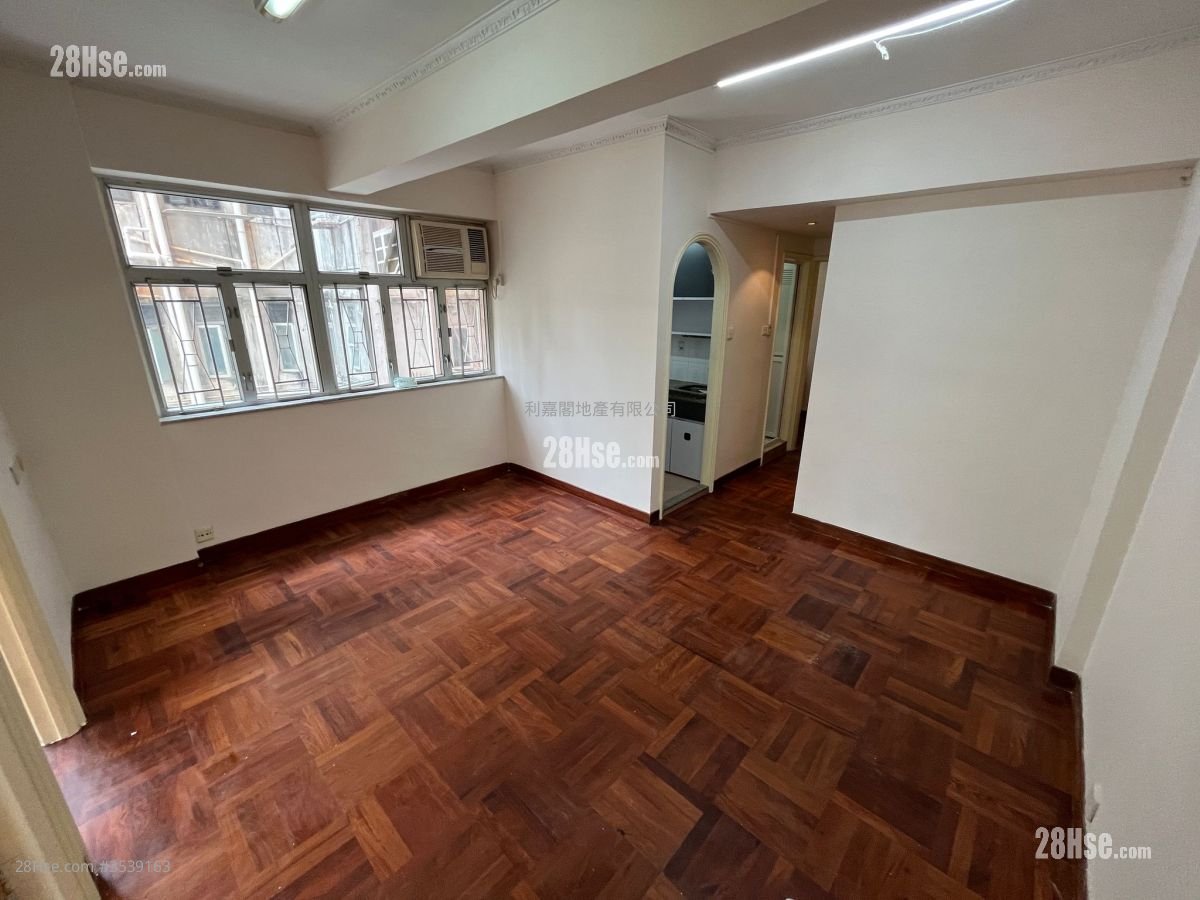 Sum Ming House Sell 3 Bedrooms , 1 Bathroom 470 ft²