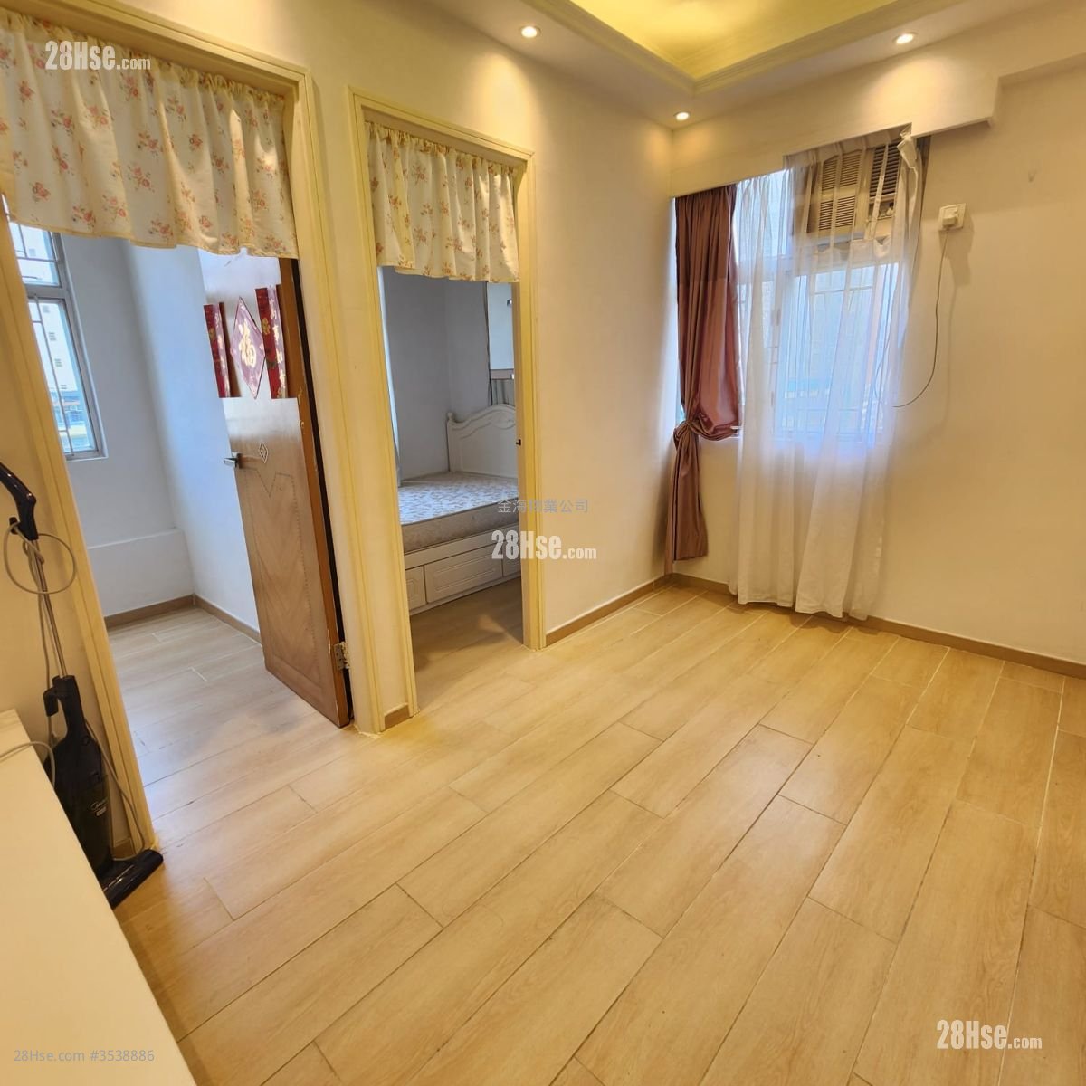 Lauren Court Rental 2 Bedrooms , 1 Bathroom 267 ft²