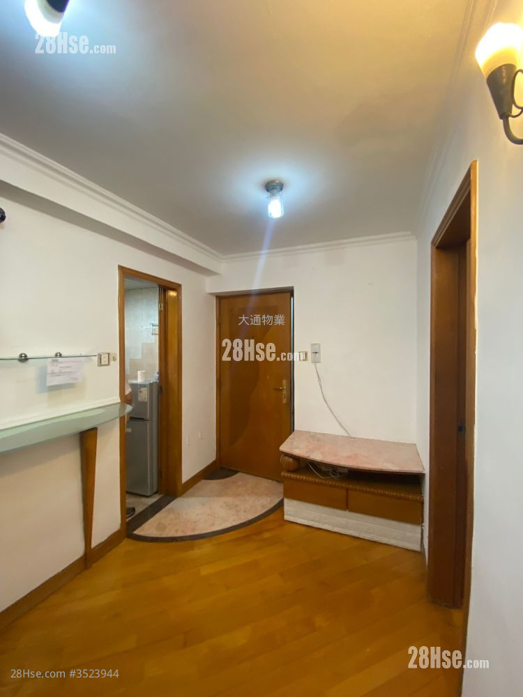 Metro Hermitage Rental 2 Bedrooms , 1 Bathroom 263 ft²