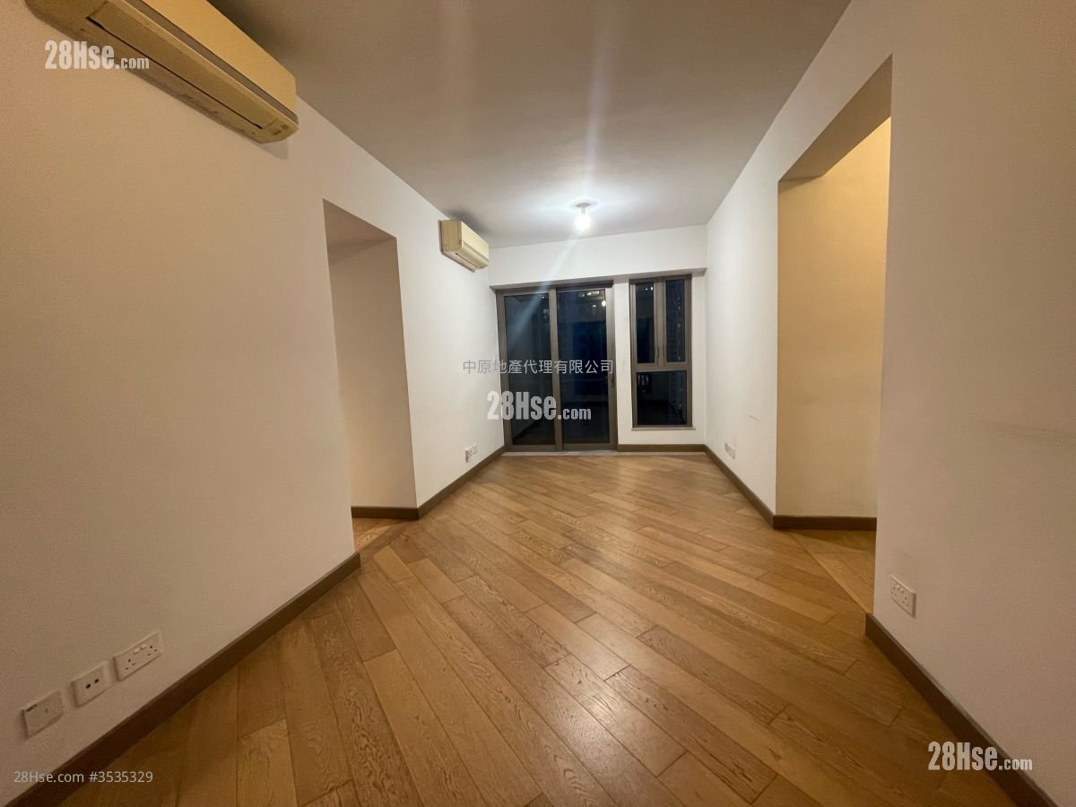 Parc City Rental 3 Bedrooms , 2 Bathrooms 766 ft²