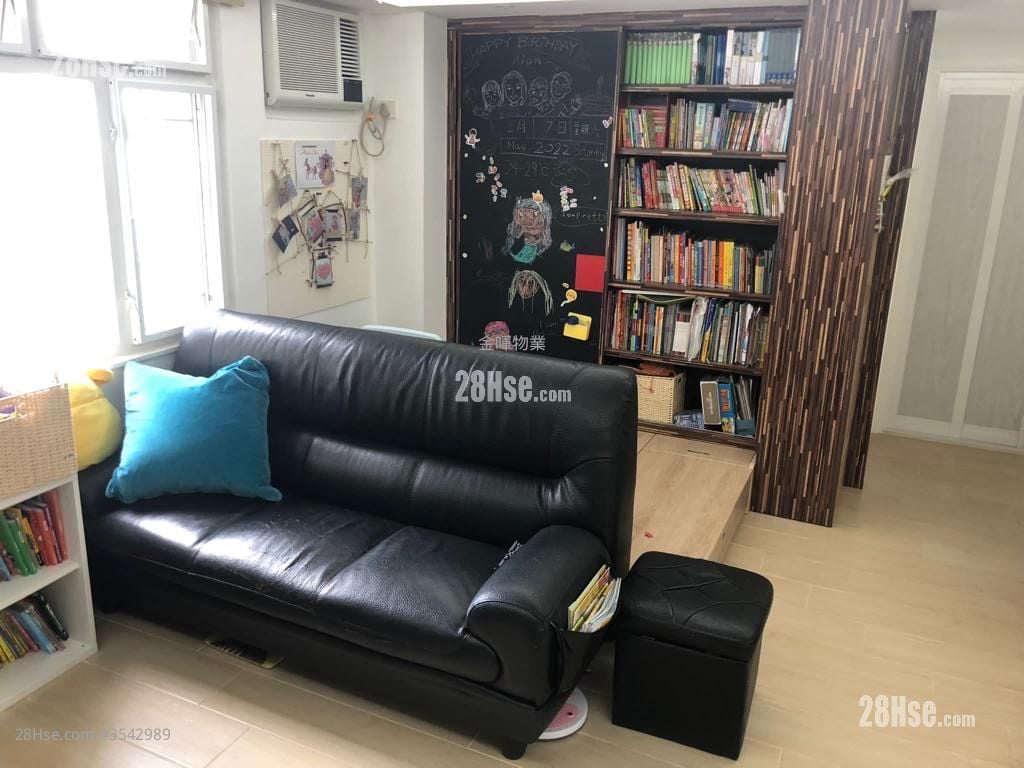 Wing Cheung Court Sell 3 Bedrooms , 2 Bathrooms 686 ft²