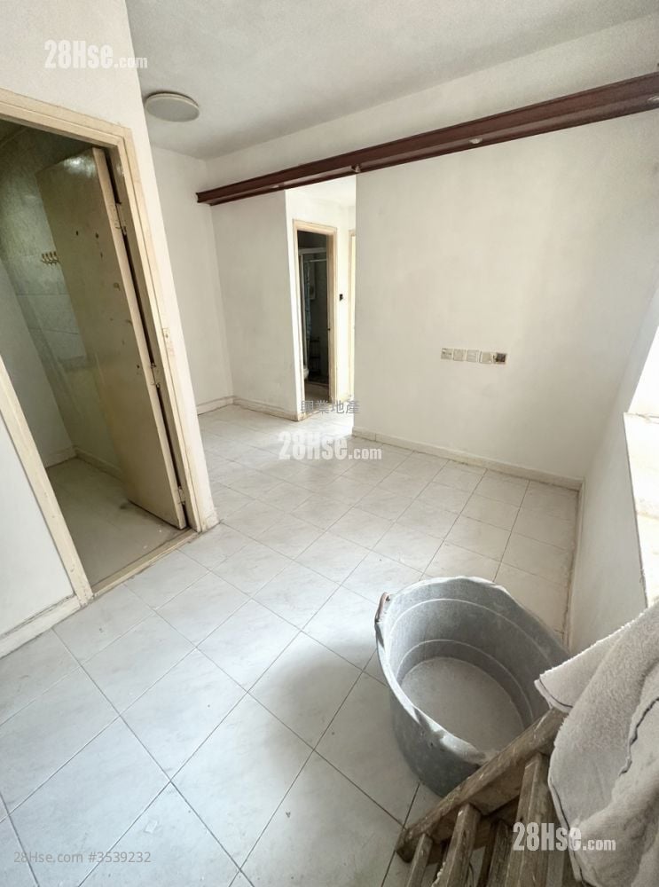 Hong Ning Court Rental 2 Bedrooms , 1 Bathroom 339 ft²