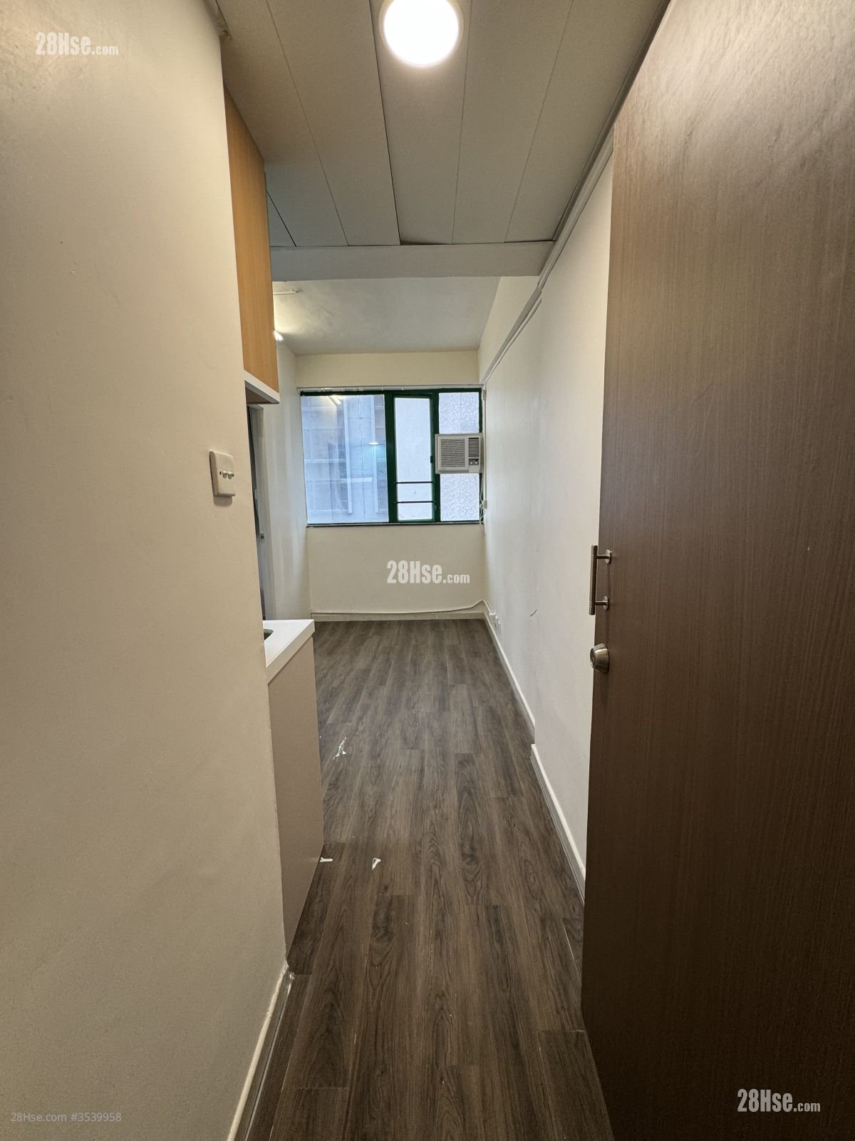 Tsin Shui Building Rental 180 ft²