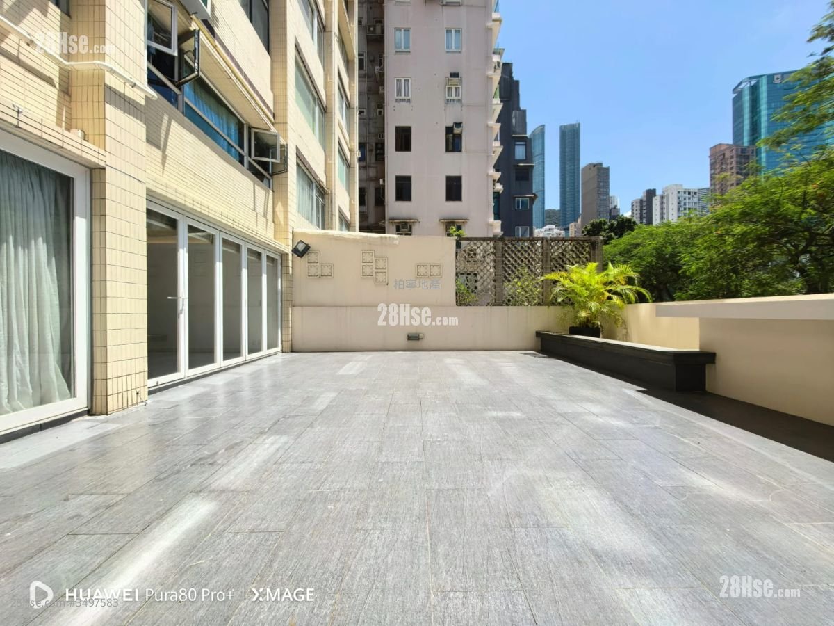 Champion Court Rental 3 Bedrooms , 2 Bathrooms 970 ft²