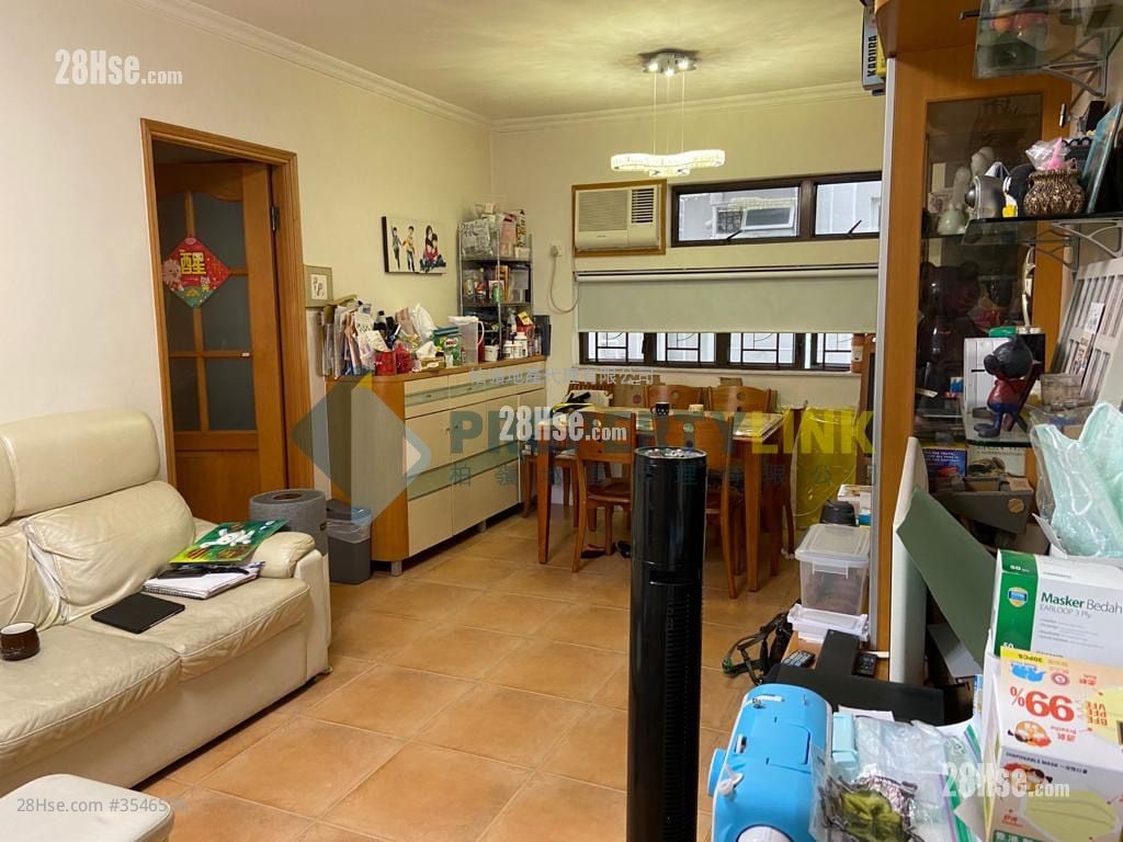 Good View Court Sell 2 Bedrooms , 1 Bathroom 561 ft²