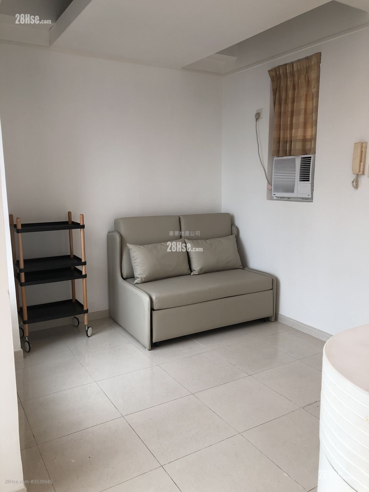 Pan View Court Rental Studio , 1 Bathroom 187 ft²
