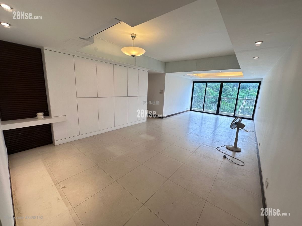 Beverley Heights Rental 3 Bedrooms , 2 Bathrooms 1,090 ft²