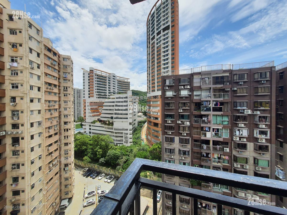 Beverley Heights Rental 2 Bedrooms , 2 Bathrooms 724 ft²