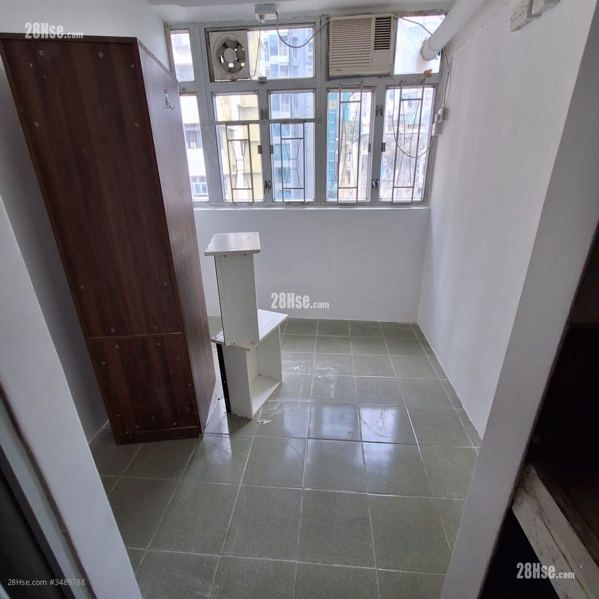 Tai Kok Tsui Building Rental Studio 100 ft²