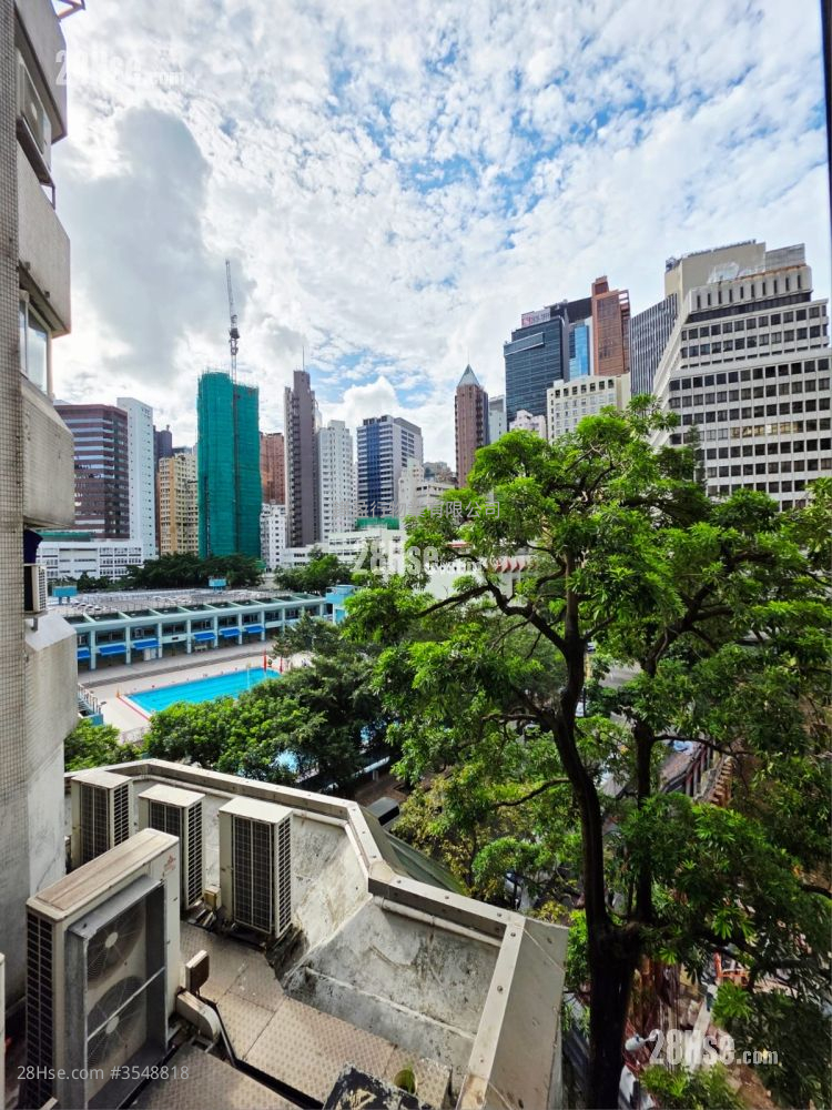 Oi Kwan Court Rental 3 Bedrooms , 1 Bathroom 560 ft²