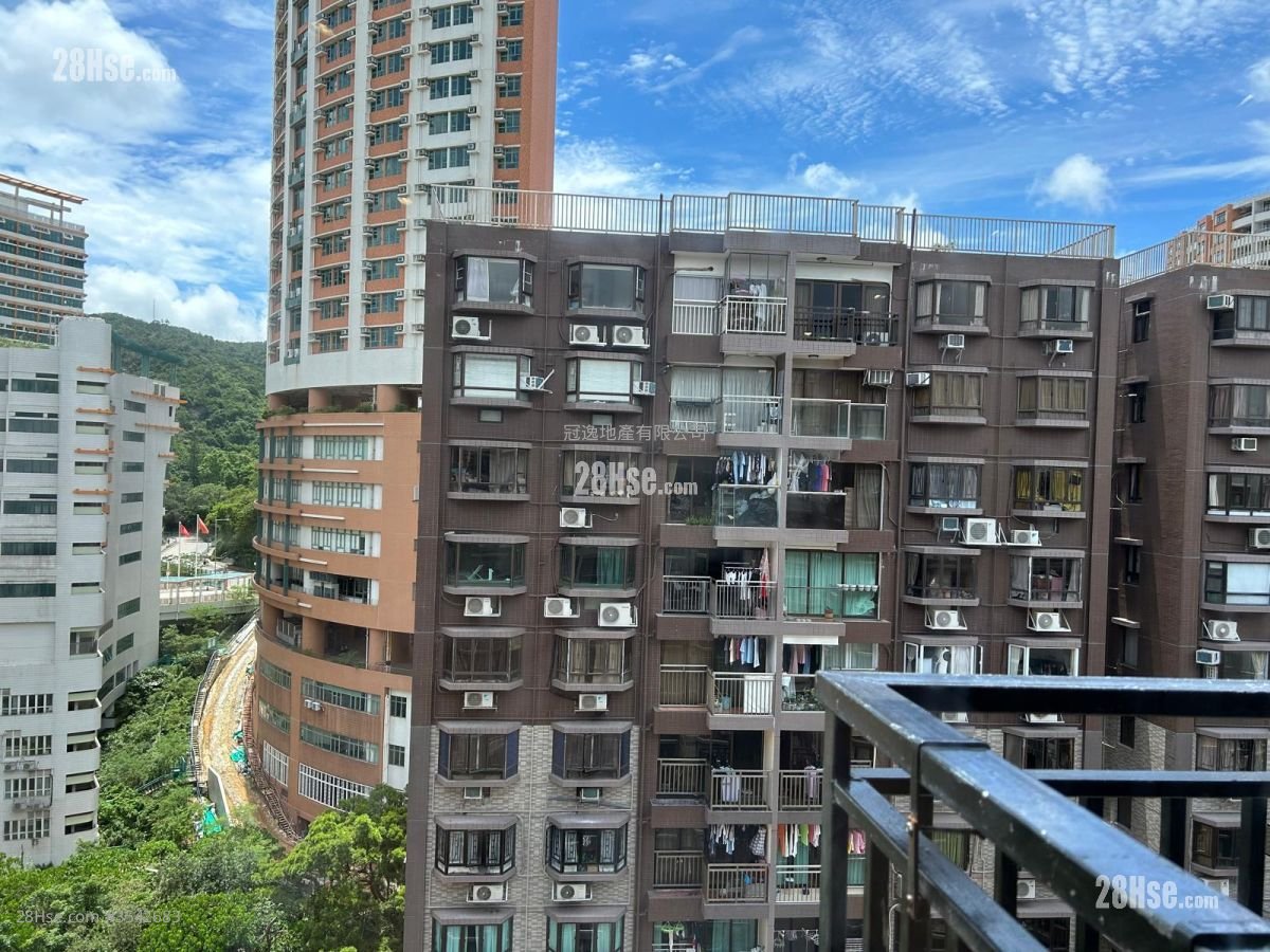 Beverley Heights Rental 2 Bedrooms , 2 Bathrooms 724 ft²
