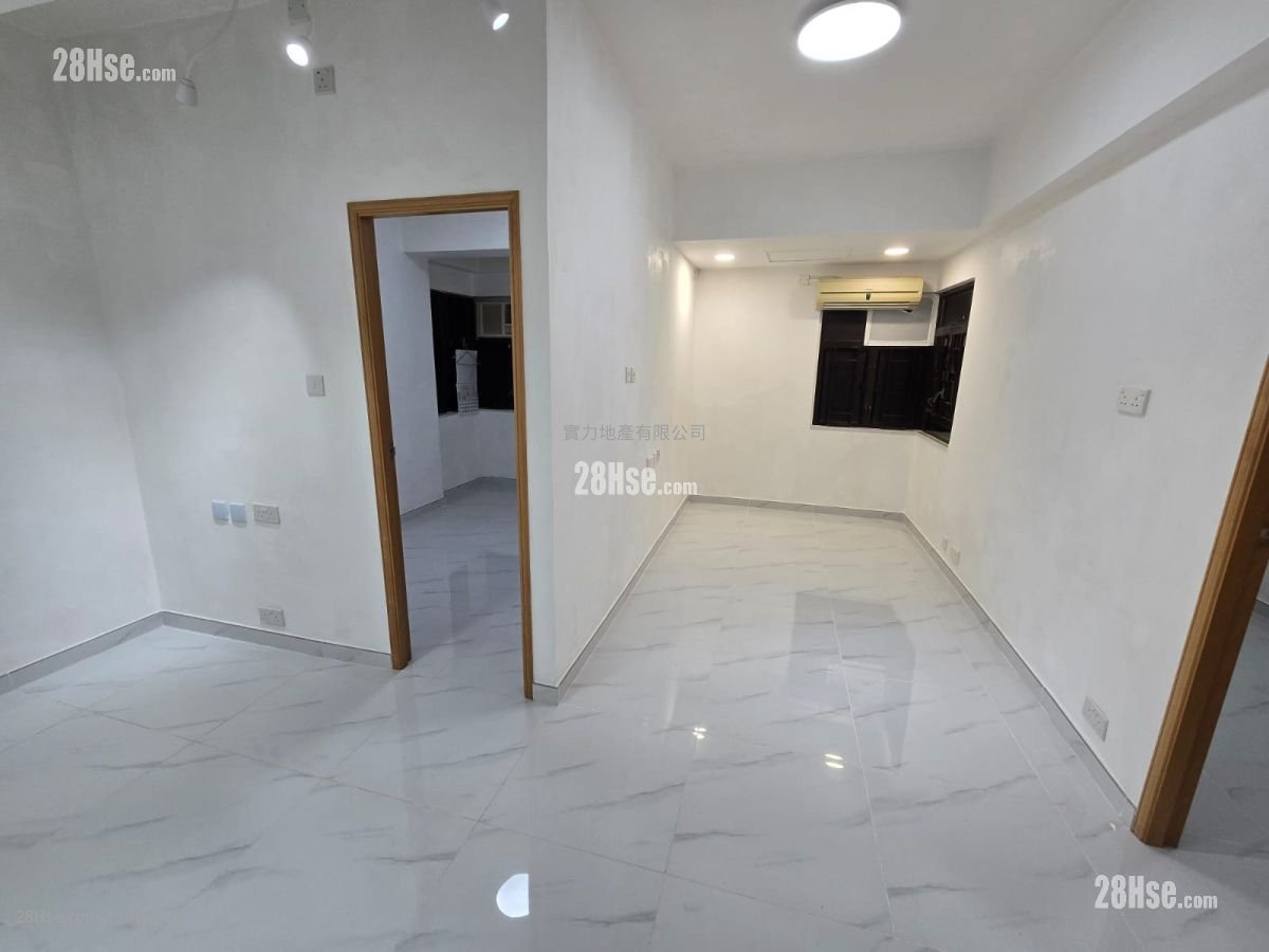 Luen On Apartments Rental 3 Bedrooms , 1 Bathroom 415 ft²