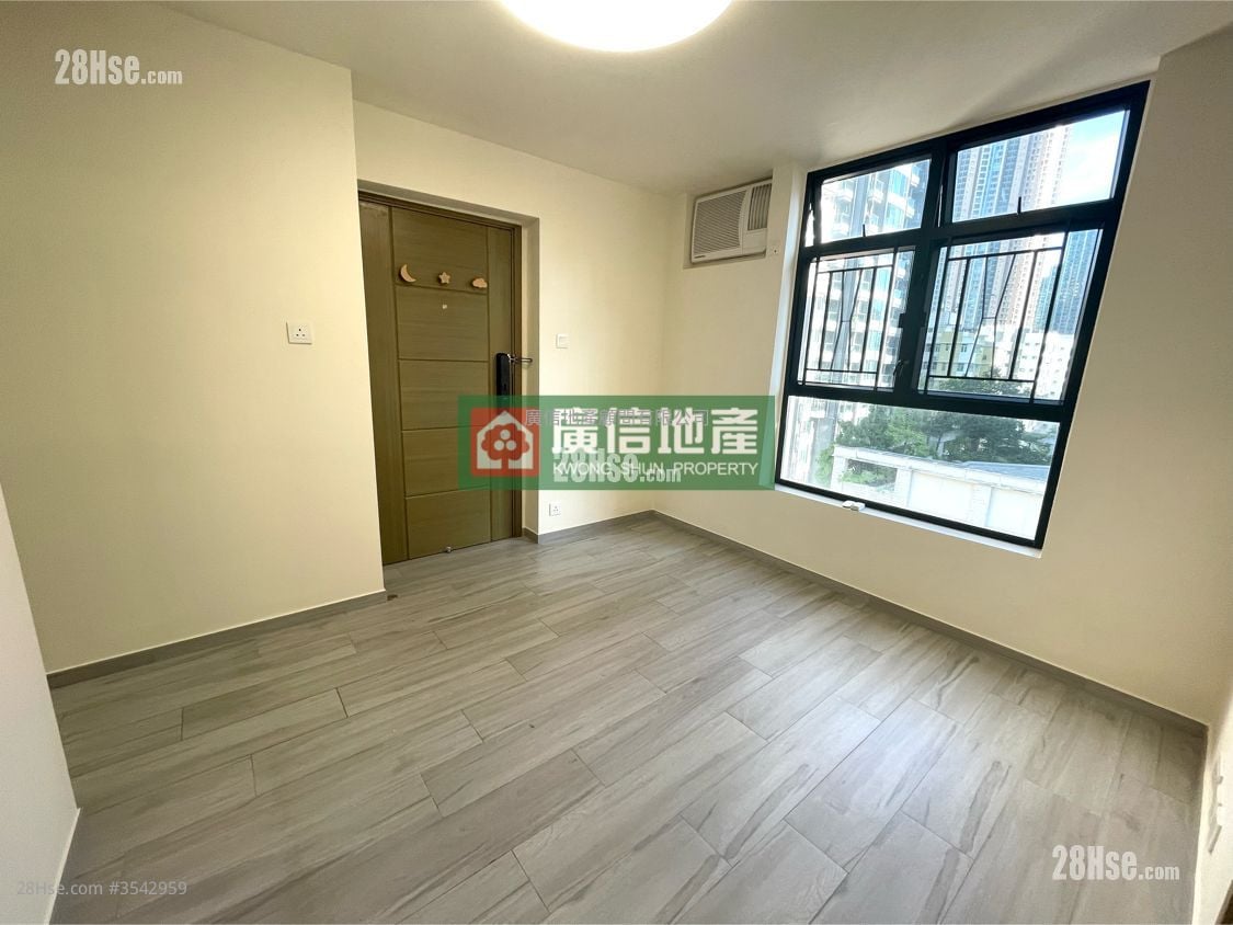 Kar Wun Court Sell 2 Bedrooms , 1 Bathroom 352 ft²