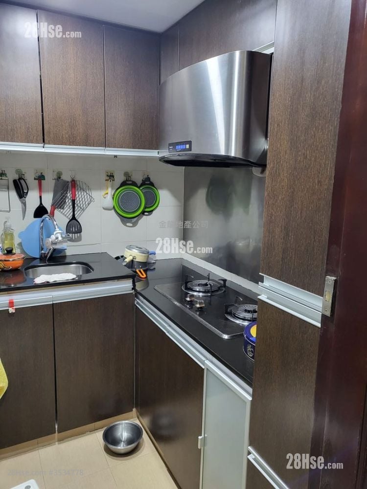 Wai Tak Building Sell 3 Bedrooms , 1 Bathroom 600 ft²