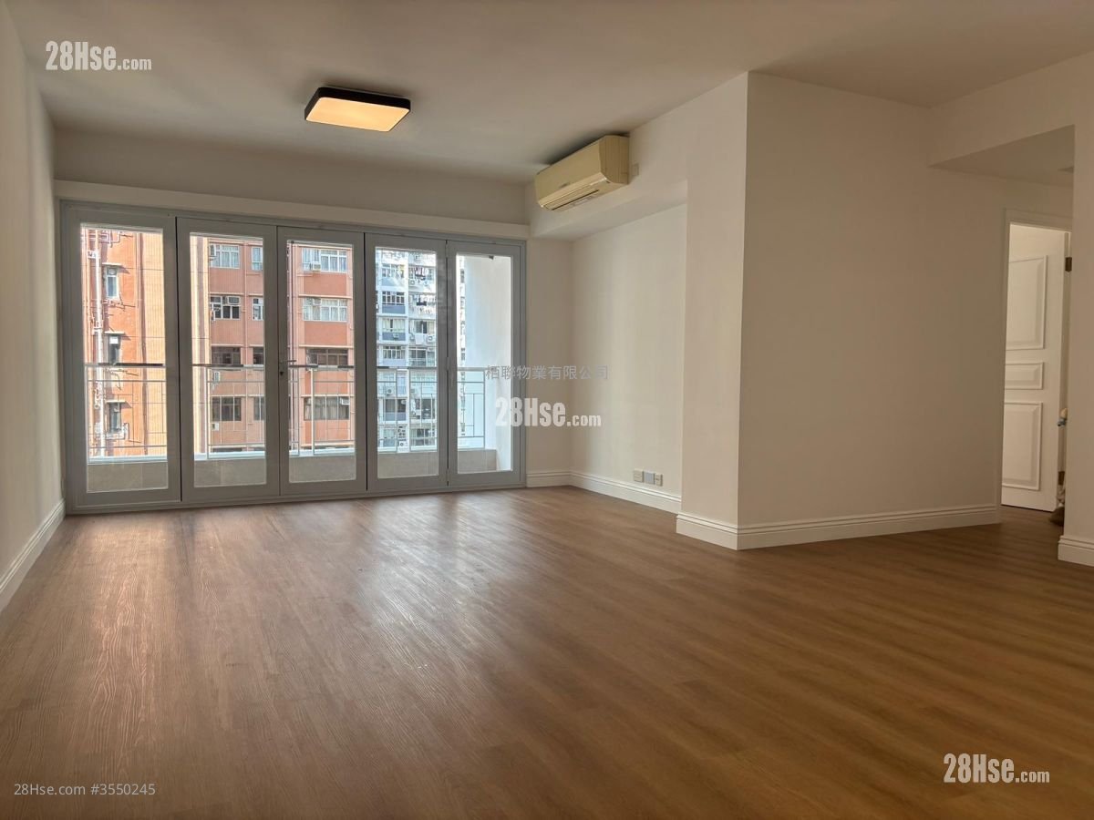Star Court Sell 3 Bedrooms , 2 Bathrooms 1,238 ft²