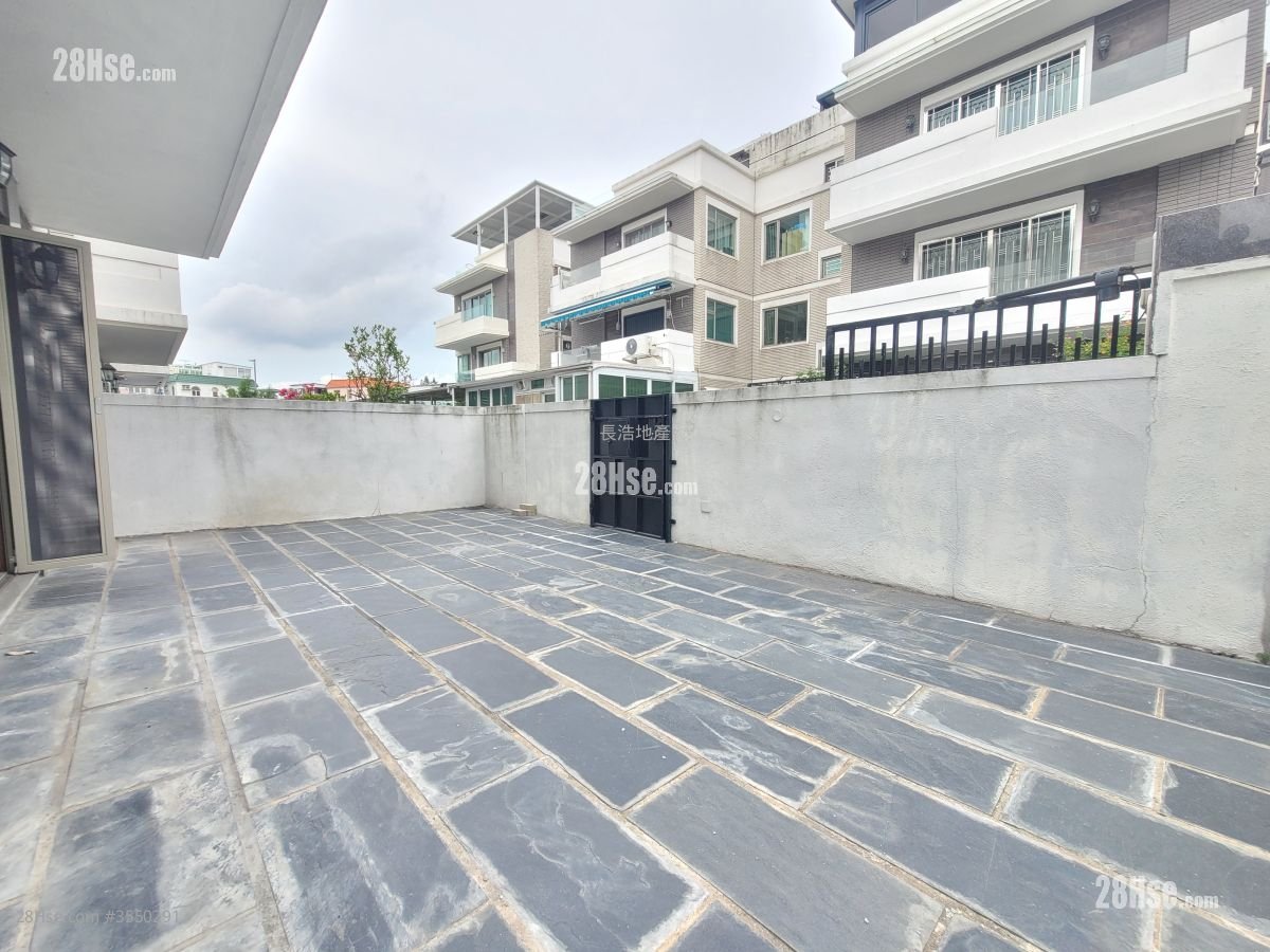 Village Sell 5+ Bedrooms , 3 Bathrooms 3,500 ft²